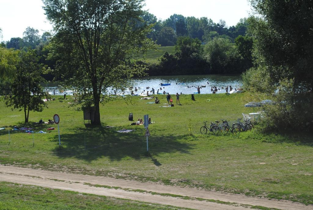Family Apartman Дьюла Экстерьер фото
